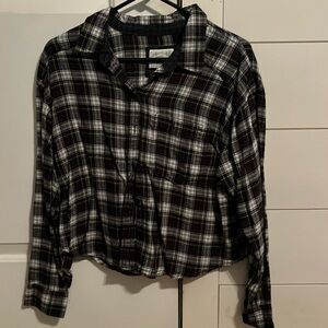 American Eagle cropped flannel. Size Small